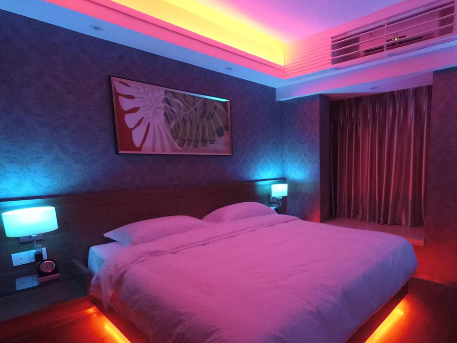 https://ledmontreal.com/images/detailed/23/RGB-Top-Ceiling-Living-Room-2.jpg